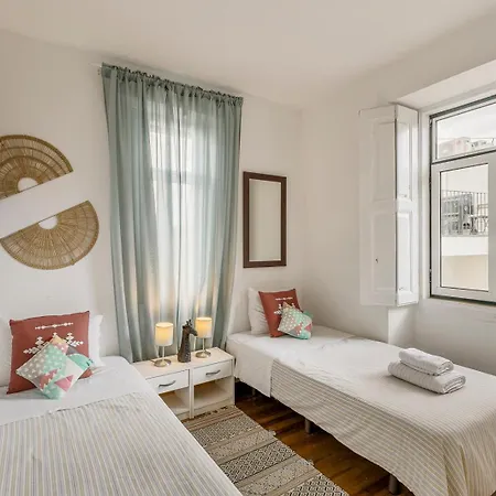 丽塔和马里诺公寓 *